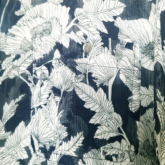 Liz Claiborne Navy White Floral Sheer Button Up Long Slv Size See Measurement's - Picture 6 of 8